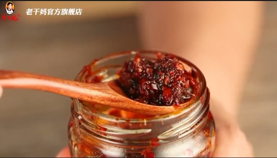 น้ำพริกเผาเหล่ากันมา CHILI SAUCE LAOGANMA BRAND