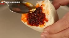 น้ำพริกเผาเหล่ากันมา CHILI SAUCE LAOGANMA BRAND