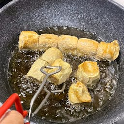 หอยจ๊อปูล้วนลลิตา (Fried Crab Meat Roll)